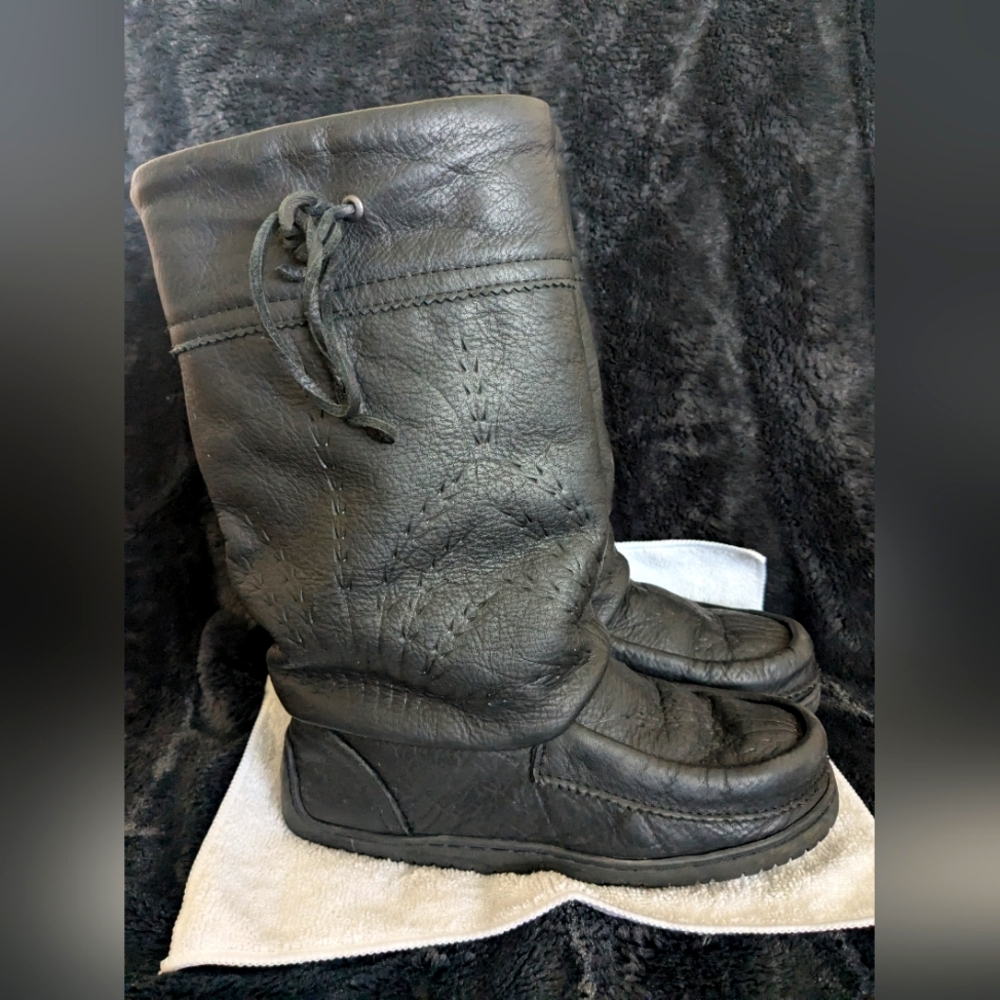 Manitobah Mukluks Gatherer tall- Black size 6